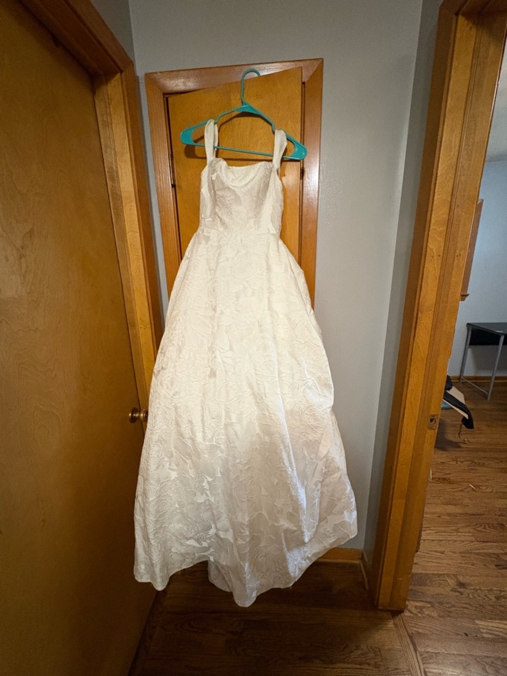 WEDDING BELLES NEW YORK Ivory Floral-Textured Ball Gown Wedding Dress